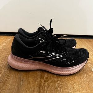 Women’s Brooks Glycerin 19 running sneakers